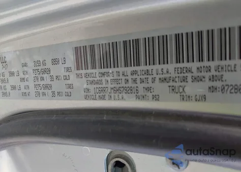 2017 Ram 1500 Laramie 4X4 6'4 Box z USA, uszkodzony, nr VIN 1C6RR7JM6HS792816